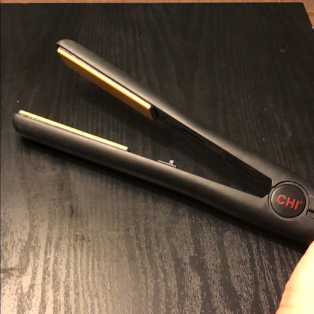 CHI HAIR STRAIGHTENER/FLAT IRON-RESERVED